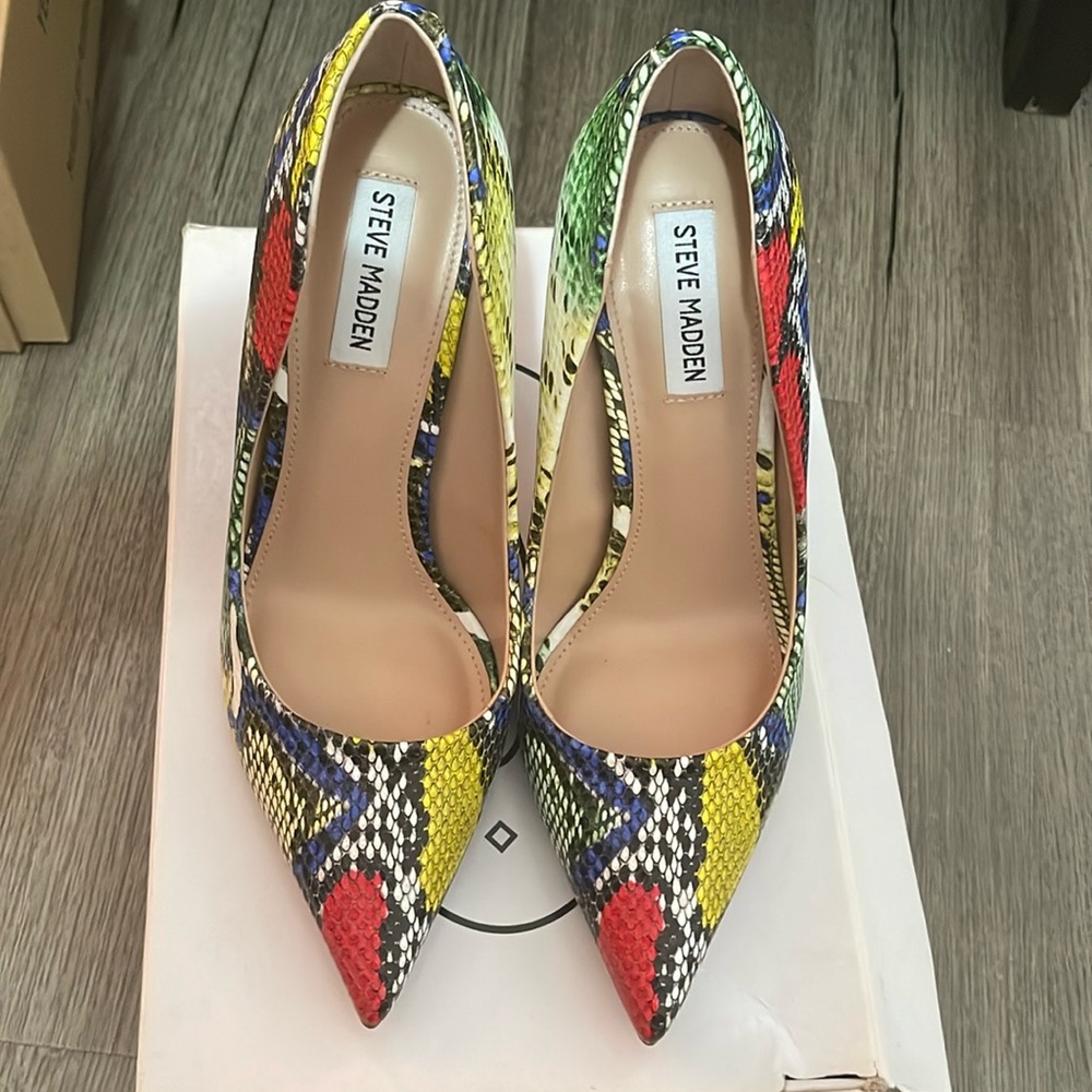 Steve Madden pumps